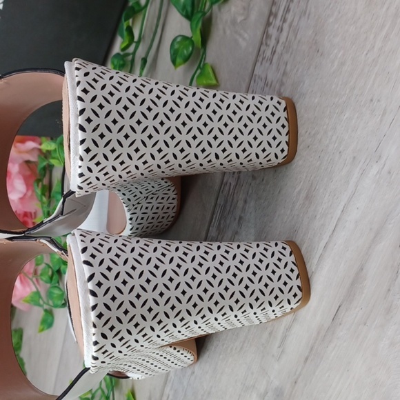 Zac Posen Virginia Leather Sandal NIB - Picture 6 of 10